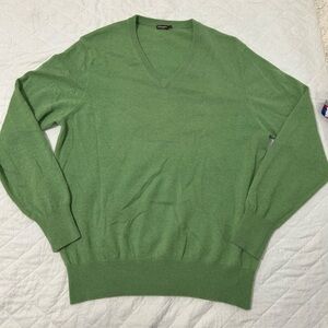 J. McLaughlin 100%Cashmere Classic Green V-Neck Sweater